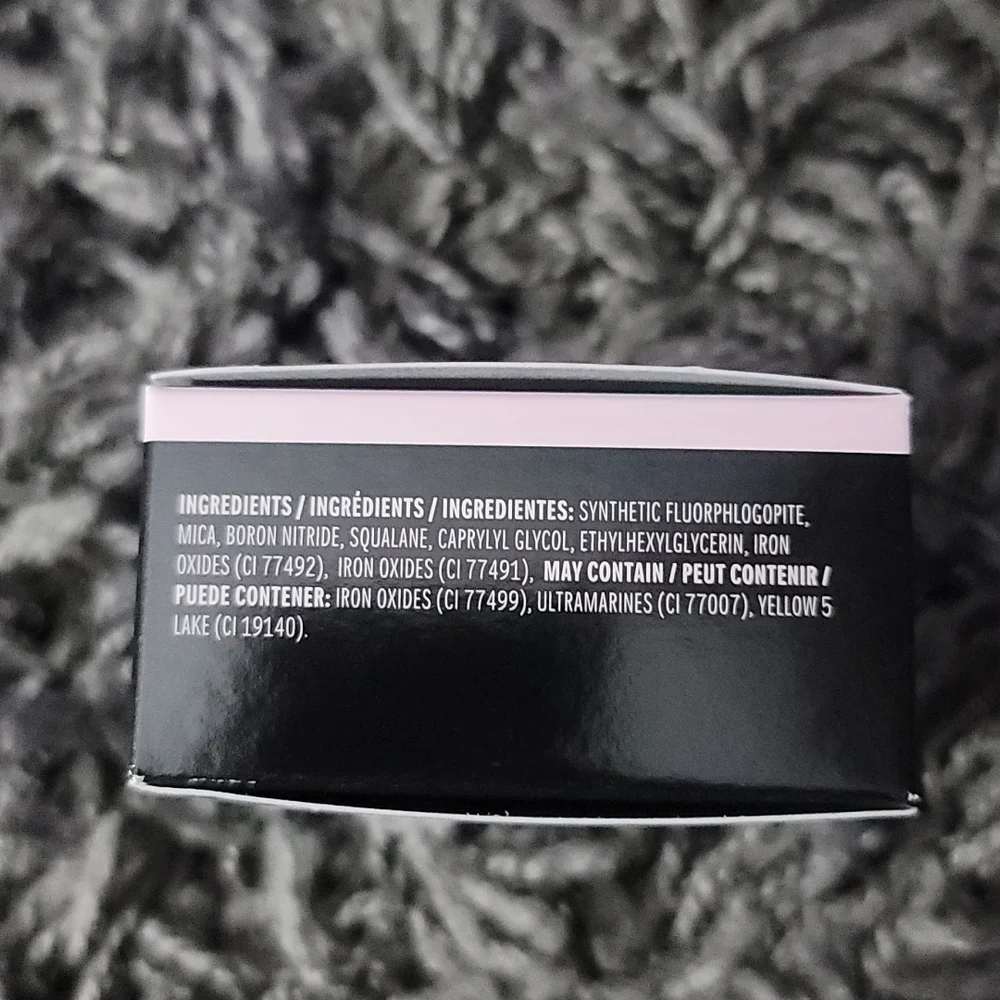 💓NIB Mary Kay Silky Setting Powder: Medium Ivory💓